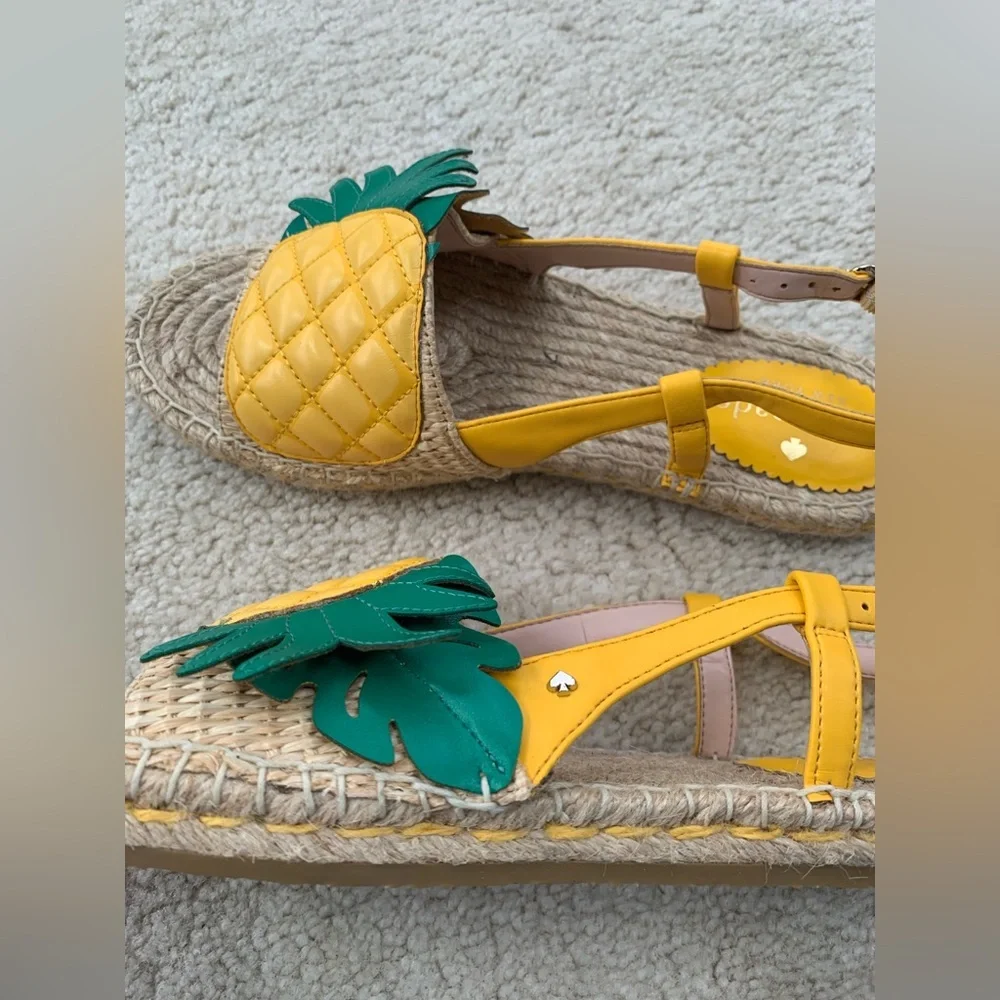 Kate Spade Women’s Size 6.5 Tropical Pineapple Bonnie Sandals Beachy Flats